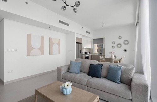 Dubai Apartment | Bright and Elegant 2 BD with Creek Views
