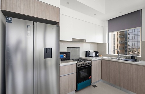Dubai Apartment | Bright and Elegant 2 BD with Creek Views