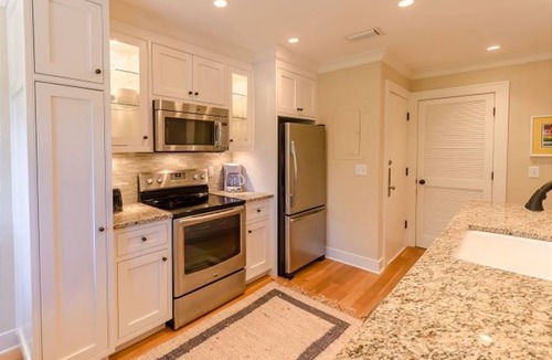 Kiawah Island Villa | Bright and sunny 1 BR/1 BA villa. A short, 4 minute walk to the beach.