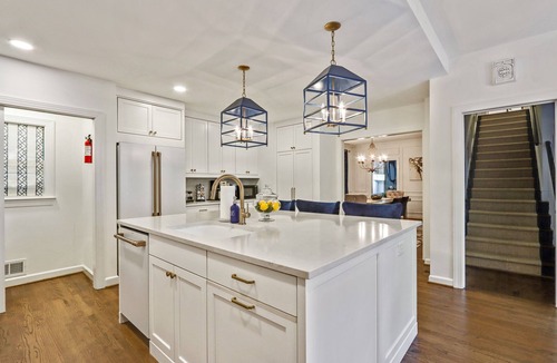 South Tuxedo Park House | Buckhead 4-BDRM,3.5 Bath Cozy house, with Piano. 5mins to The Shops of Buckhead