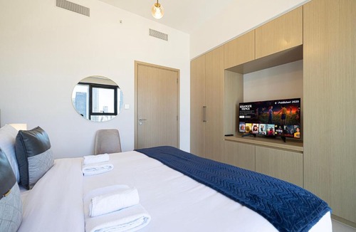Downtown Dubai Apartment | Burj & Fountain View 5-Min Walk to Dubai Mall