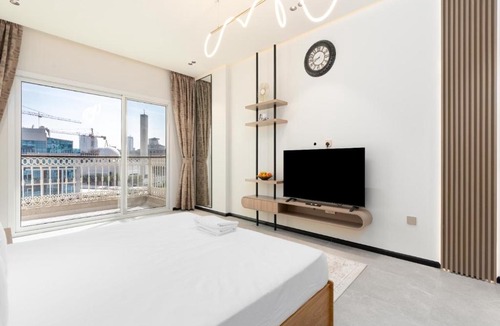 Al Barsha Apartment | Burj View - Luxury Studio - Near Dubai Miracle & Butterfly Garden- Arjan, Dubailand