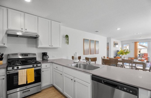 New Braunfels House | Business Haven in New Braunfels with 5 Beds