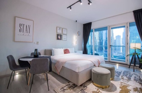 Jumeirah Lake Towers Apartment | Canal-Side Charm: Studio living at Dubai Arch