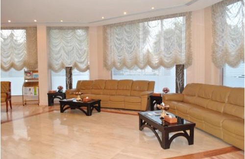 Al Ghubrah Ash Shamaliyyah Hotel | Capital O 155 Dmas Hotel