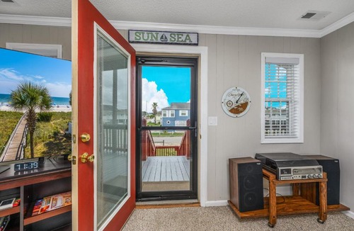 Cherry Grove Beach House | Carolina Roost Renovated Cherry Grove Home Near Beach Pier