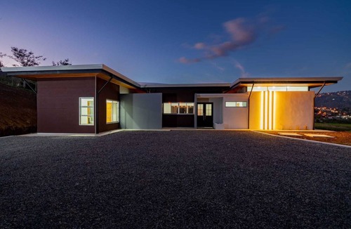 Santa Cruz de Turrialba House | Casa de Volcán