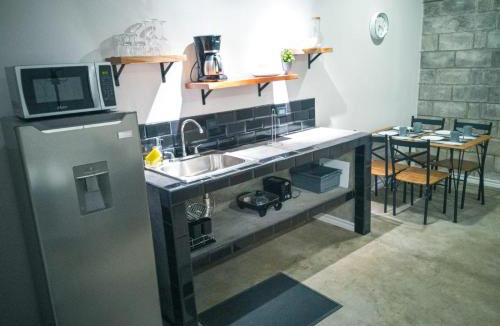 Roble House | Casa del Cafe-Familiar