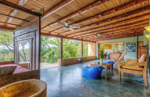 Garza House | Casa Manigordos: Private Tropical Oasis – 5 Min Walk to Playa Guiones, Nosara