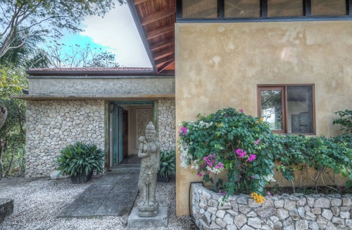 Garza House | Casa Manigordos: Private Tropical Oasis – 5 Min Walk to Playa Guiones, Nosara