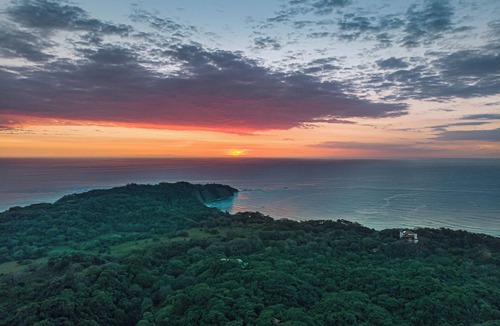 Garza House | Casa Manigordos: Private Tropical Oasis – 5 Min Walk to Playa Guiones, Nosara