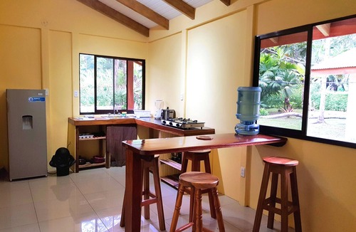 Cahuita House | Casa Melocotón 4 people (Hotel-Cabinas Nadine)
