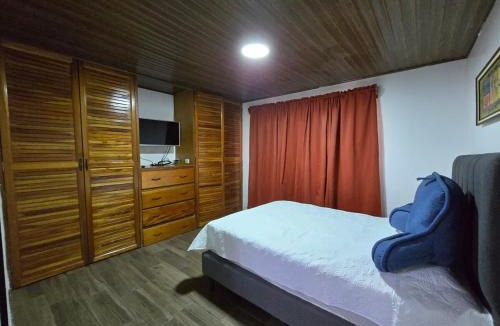 Bolivar House | Casa Rosabella