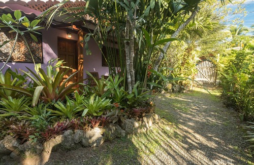 Punta Uva Ski Chalet | Casa Violeta Beachfront 3BR Caribbean Home with A/C