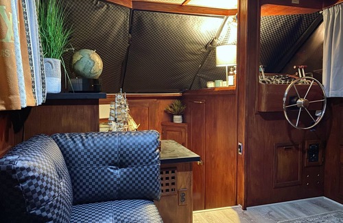 Marina del Rey Boat Rental | Celebrity-owned Private Yacht docked in prestigious Marina Del Rey