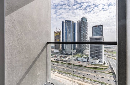 Business Bay Apartment | Central Modern Studio w/Floor to Ceiling Windows