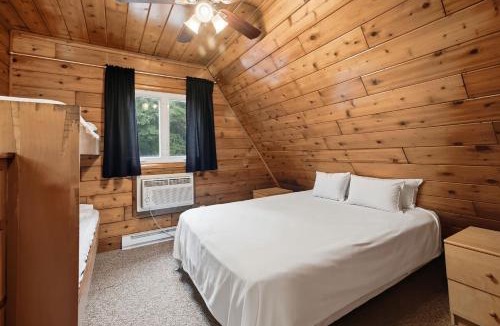 Stevensville Ski Chalet | Chalet #93 Pondside Retreat & Resort Amenities