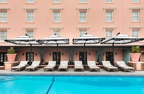 Charleston Historic District Hotel | Charleston Historic District! Outdoor Swimming Pool, Pets Allowed!