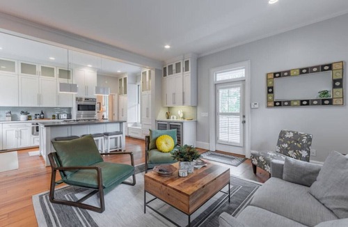 University Hill House | Charleston Home-Walk to 5pts/USC