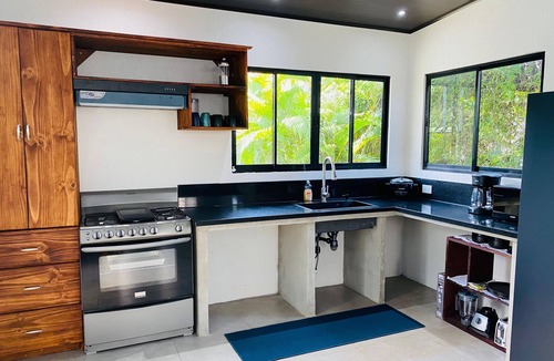 Central Pacific Coast House | Charming 3-bedroom house with WiFi, fitness room in Quepos