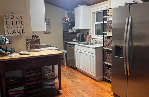 Columbia House | Charming Cottage 2-bedroom house located on Lake Murray SC!