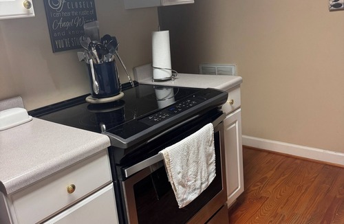 Columbia House | Charming Cottage 2-bedroom house located on Lake Murray SC!