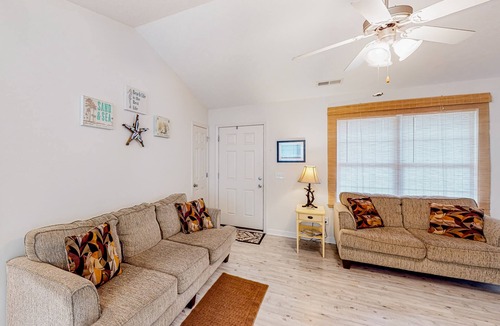 Southport House | Charming dog-friendly home with pool access, screened patio, cozy deck & W/D