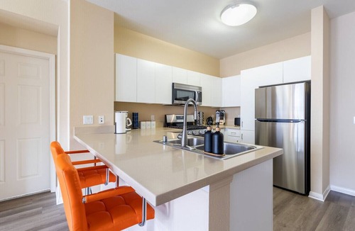 Orange Apartment | Charming Family Home | Heart of OC | Free Parking