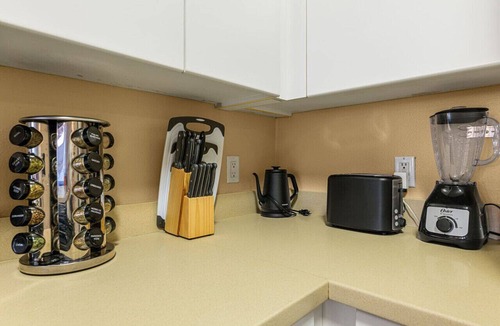 Orange Apartment | Charming Family Home | Heart of OC | Free Parking