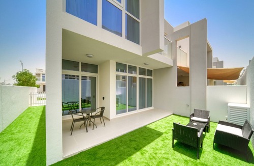 Dubai Ski Chalet | Cheerful 3BR Townhouse at DAMAC Hills 2, Dubailand by Deluxe Holiday Homes