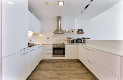 DIFC Apartment | Chic 1BR APT in DIFC I 7-Min Drive to Burj Khalifa