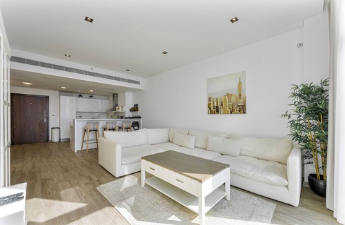 DIFC Apartment | Chic 1BR APT in DIFC I 7-Min Drive to Burj Khalifa