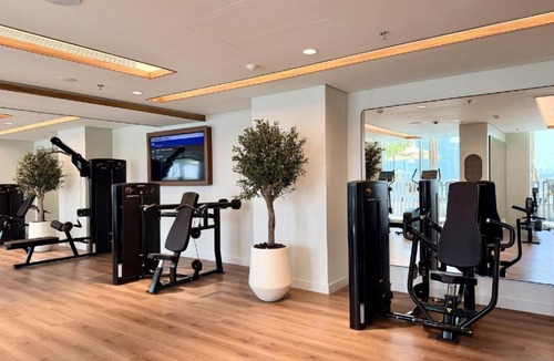 Dubai Marina Apartment | Chic 1BR Sea View, Palace Beach Residence