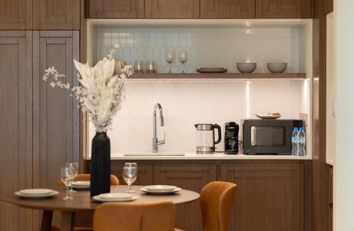 Dubai Marina Apartment | Chic 1BR Sea View, Palace Beach Residence
