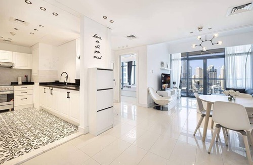 Jumeirah Lake Towers Apartment | Chic 1BR with Stunning Lake Views