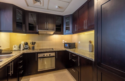 The Greens Apartment | Chic High-Floor 1BR in The Greens | Skyline Views