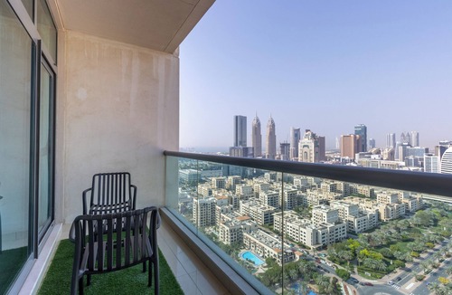 The Greens Apartment | Chic High-Floor 1BR in The Greens | Skyline Views