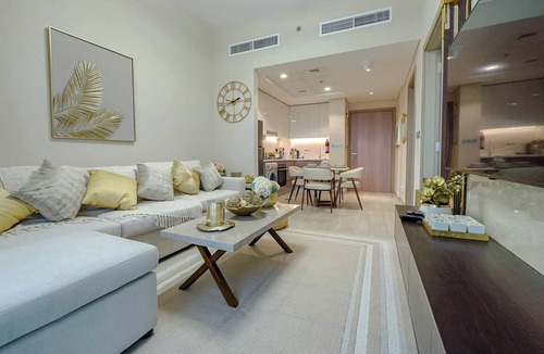 Dubai Apartment | Chic Meydan Apt with Balcony and City & Pool Views-1012