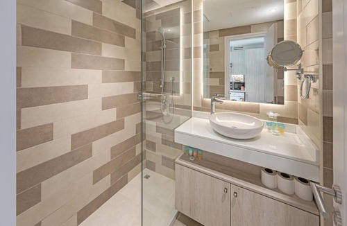 Palm Jumeirah Apartment | Chic Studio Private Beach Infinity Pool Palm