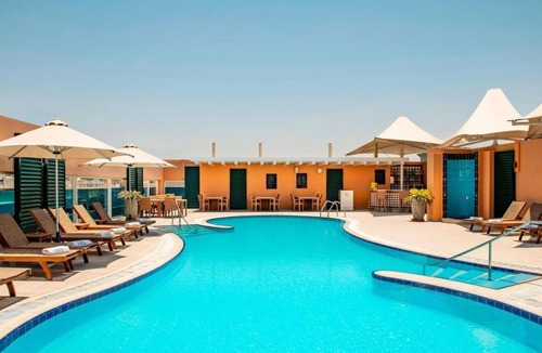 Al Mankhool Apartment | Classic King Room Near Sharaf DG Metro