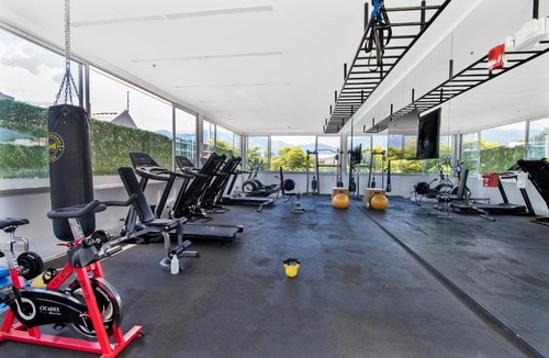 Mata Redonda Apartment | Classy Apartment w/ King Bed Close to Airports