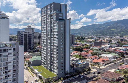 Mata Redonda Apartment | Classy Apartment w/ King Bed Close to Airports