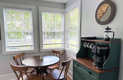 Port Royal House | Clean 2 BR - 5 minutes to PI + Beach - Coffee, Blackstone, and Pergola - NEW!