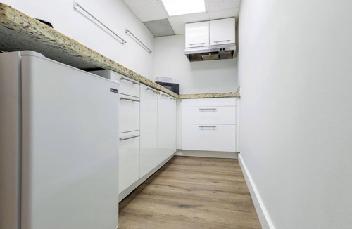 Flamingo/Lummus Apartment | Coastal 2BR Escape | Walk to Beach and 2 Queen Beds