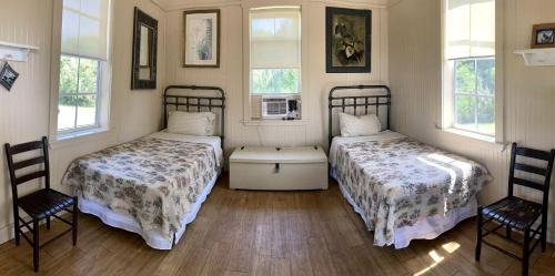 Braden River House | Colorful Waterfront Cabin Rentals on the Braden River near Sarasota, Florida