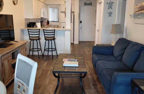 Palmetto Dunes Villa | "Comfy and Cozy Villa" Overlooking Pool , walk to Beach W/tons of Amenities!