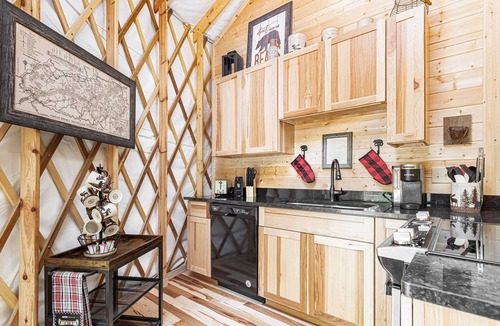 Pigeon Forge Cabin | Comfy, Cozy, Luxury Yurt, Fun w/Private Hot Tub & Gas Grill, Large Deck