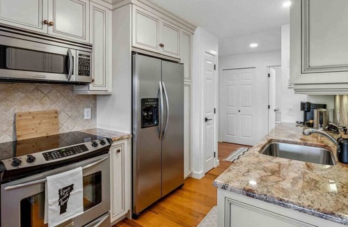 West Hartford Condo | Condo with Panoramic Views & Pool, Deere Run