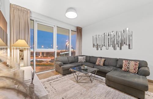 Bur Dubai Apartment | Contemporary 1BR City View Apartment at 1 Residence