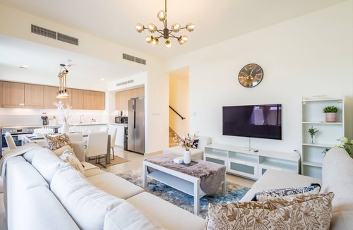 Dubai Ski Chalet | Conveniently Located to Airport & Expo City 4BRTownhouse w/AsstRm at Parkside2